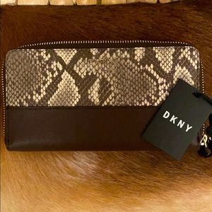 D K N Y wallet